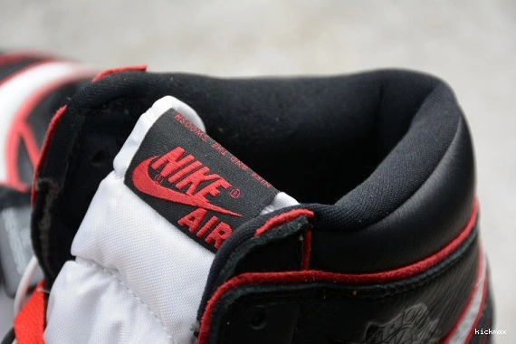1 Air 555088-062 Jordan Bloodline 555088-062 0523